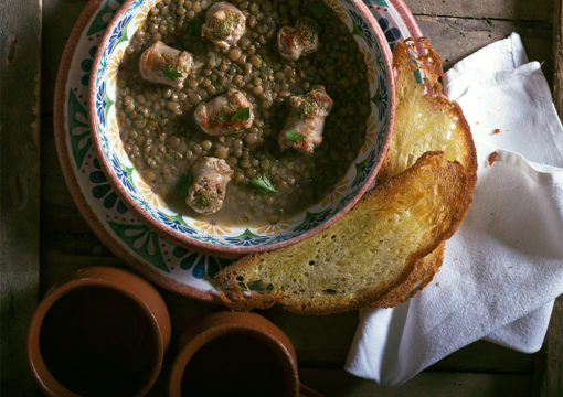 Minestra di Lenticchia di Altamura I.G.P. con salsiccia e crostini di Pane di Altamura D.O.P.