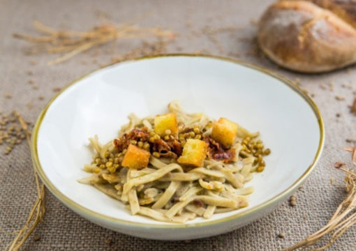 Tagliolina con Lenticchia di Altamura I.G.P. , crostoni di pane e guanciale croccante